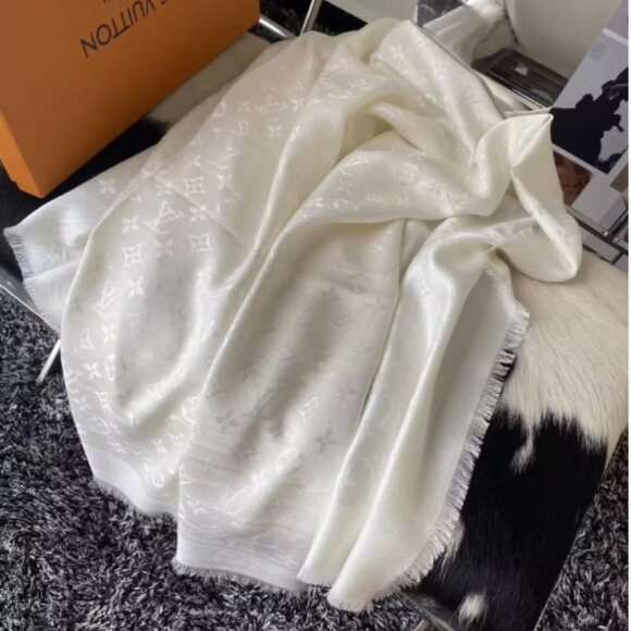 Louis Vuitton Shawl - Picture 1 of 5